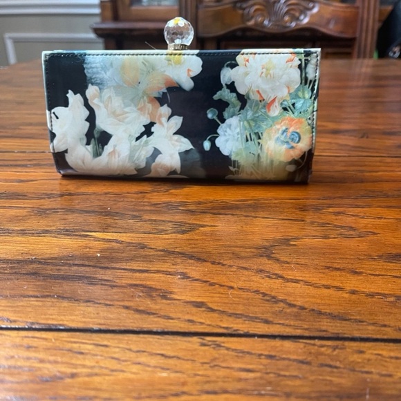 Ted Baker Womens Black Brembo Opulent Bloom Print Matinee wallet clutch London - Picture 2 of 12